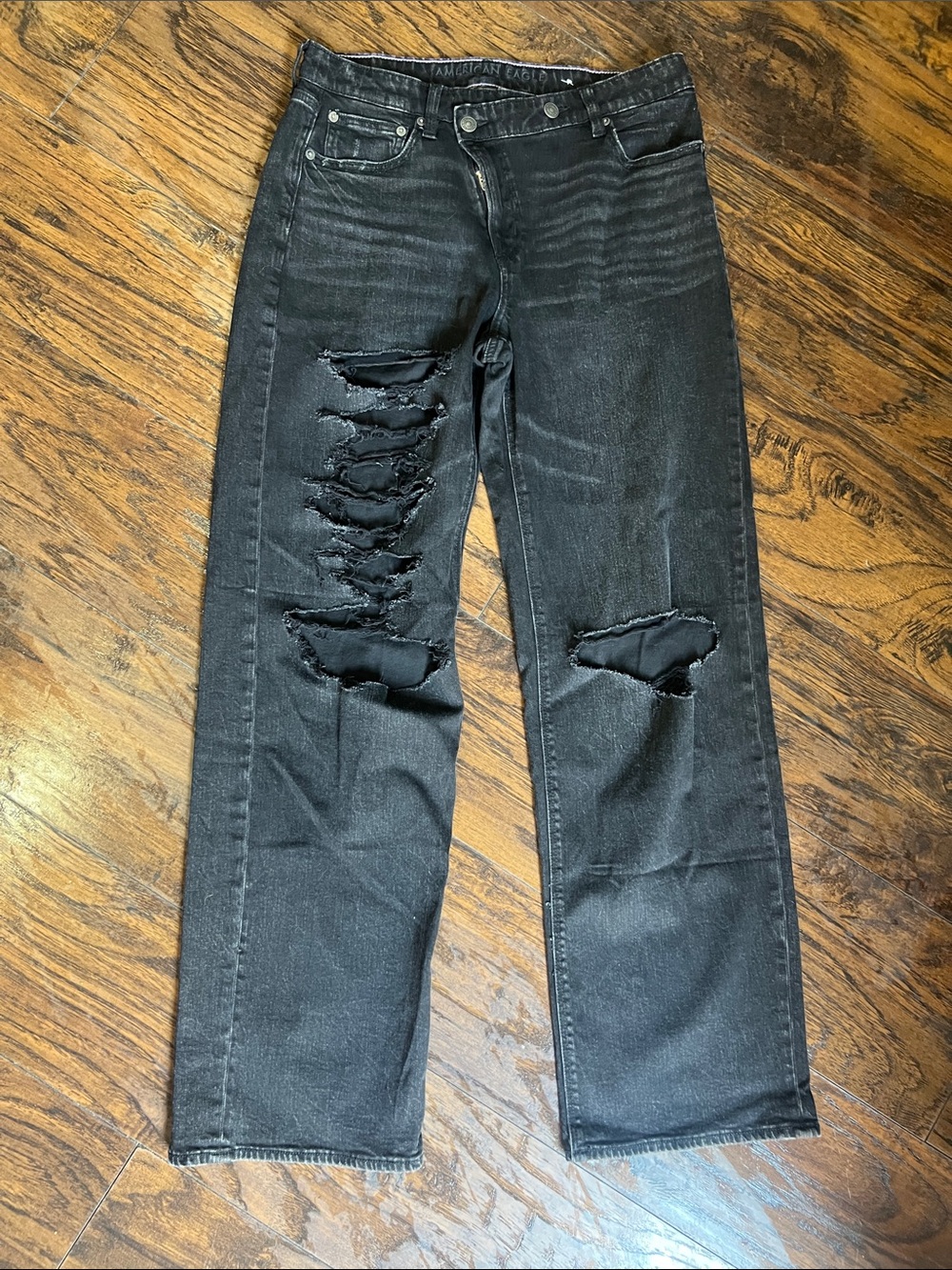 American Eagle woman’s diagonal button front straight jeans distressed size 8